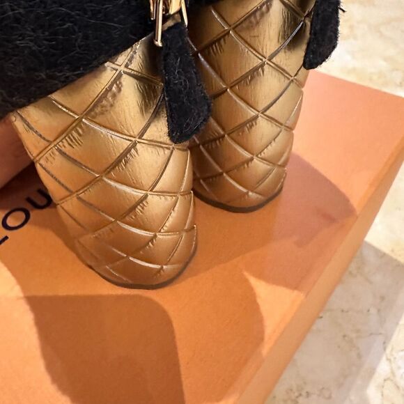 Chanel gray boots with gold embellished heel. Size 41 - Picture 16 of 17